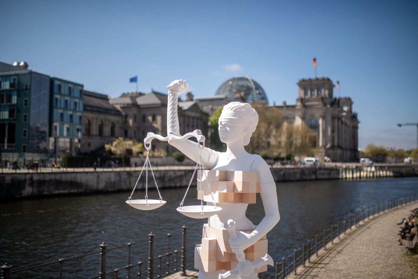 HateAid ibsa statue gestlatet von mpct Werbeagentur
